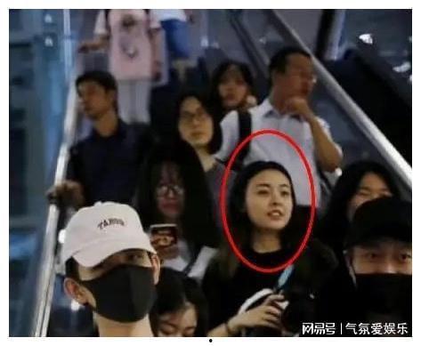 吃瓜爆料女人打架视频播放,吃瓜群众目睹女子激烈打架现场，视频播放引发热议