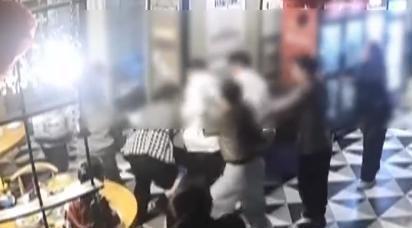 男人打架视频,男子激烈打斗场面回顾