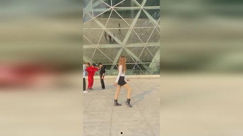 太空舞步视频