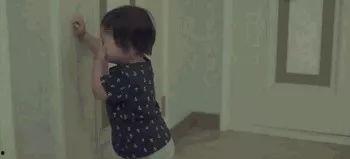 宝宝上厕所视频,萌态百出，温馨记录