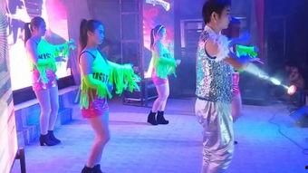 火花舞蹈教学视频,跟随节奏，舞动青春风采