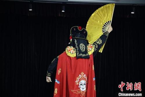 川剧变脸表演视频,瞬间切换，揭秘神秘脸谱艺术
