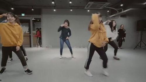 比较火的舞蹈视频,带你领略潮流魅力！