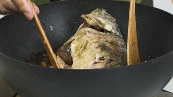 红烧鲤鱼视频,色泽红亮，鲜香扑鼻，烹饪技巧大揭秘