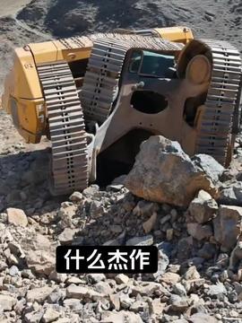 挖掘机挖沟视频,沟渠建设一气呵成