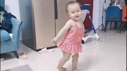 一岁宝宝跳舞视频,一岁宝宝萌态舞姿大盘点