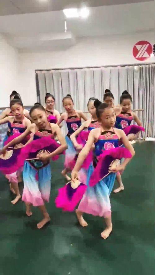 小视频跳舞,舞动青春活力